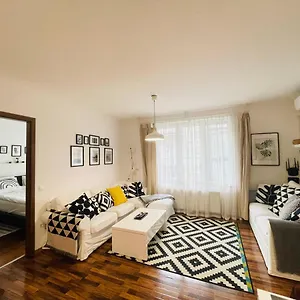 colton-szkely-mihly-apartment.inbudapesthotels.com/